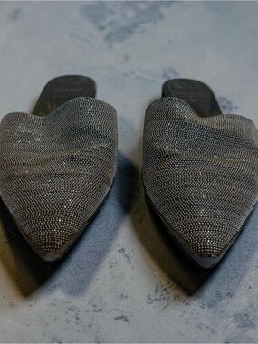 BRUNELLO CUCINELLI Sparkle Pointed Toe Slip-On Flat Mules- silver moneli